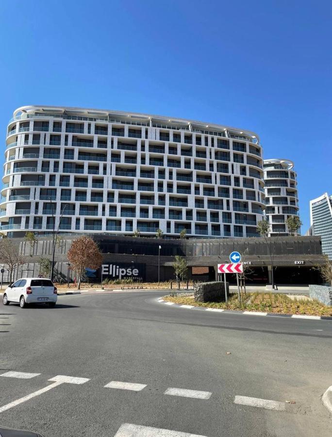 Apartment Ellipse Waterfall